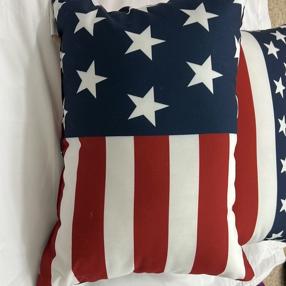 Set of two flag pillows new in plastic wrap - Picture 2 of 5
